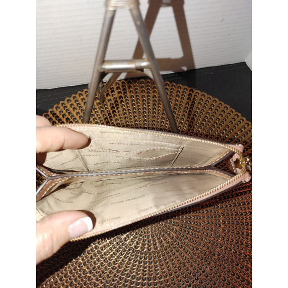 Michael Kors Metallic Leather Gusset Pocket Wristlet NWOT - Picture 4 of 4